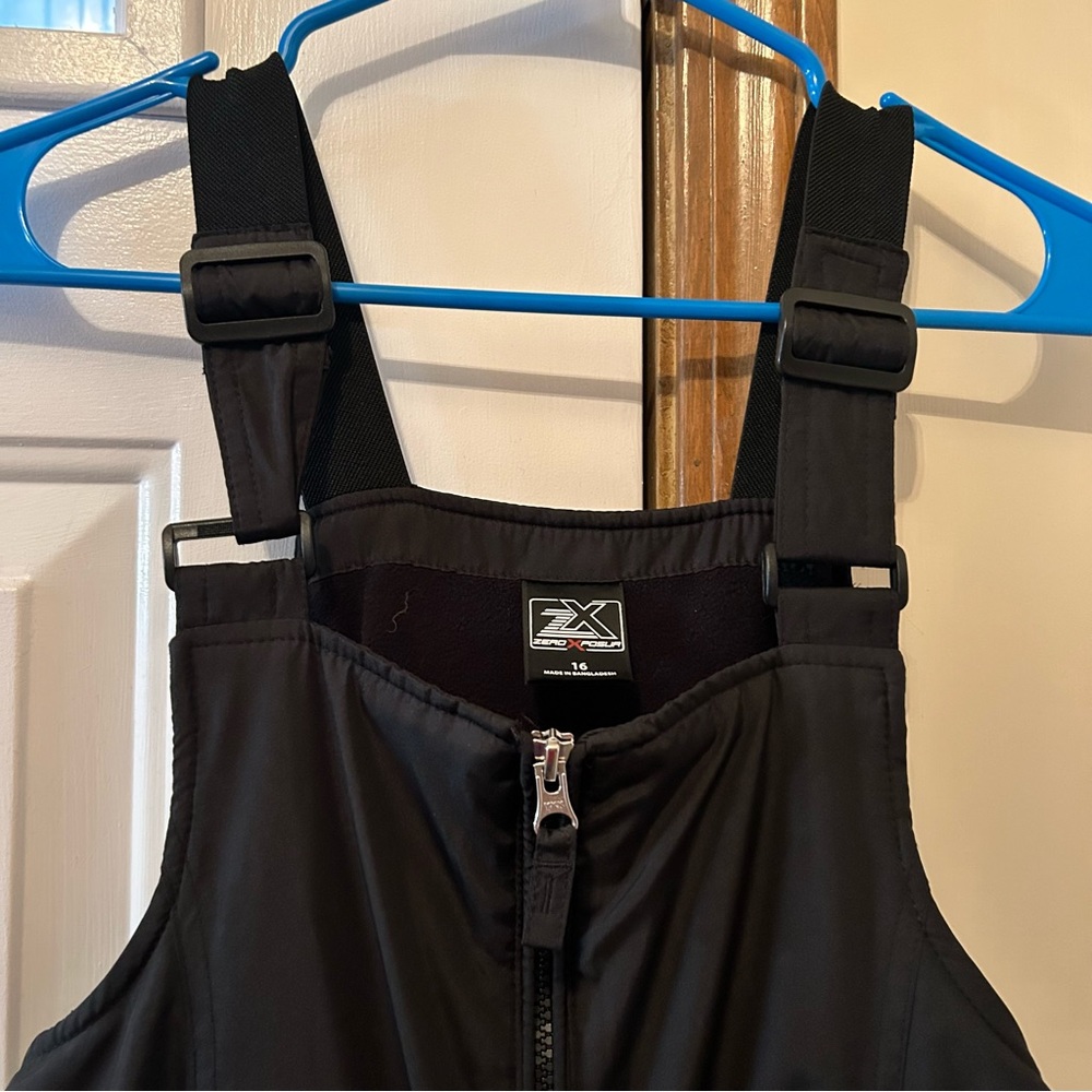 Worn one season black size 16 snow pants for boys or girls.